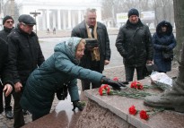 25 декабря возложены цветы к Мемориальному комплексу воинов-интернационалистов в Парке Славы