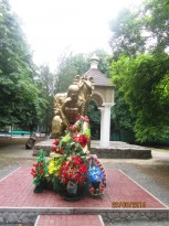  Відкриття пам'ятника в Херсонської обл. пгт. Новотроїцьке (15.06.2014)
